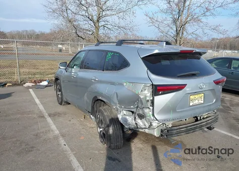 2021 Toyota Highlander Xle z USA, uszkodzony, nr VIN 5TDGZRBH9MS077285